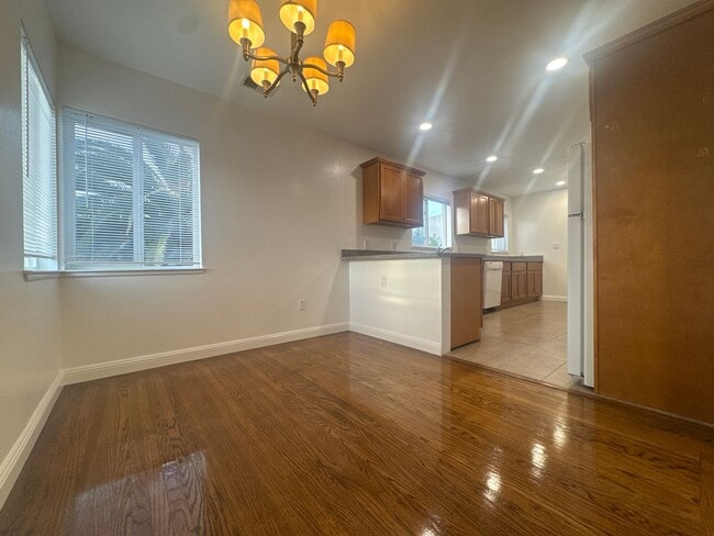 Building Photo - 2685 Havenscourt Boulevard-$20