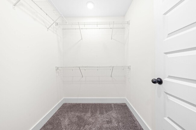 Building Photo - Pet Friendly Three Bedroom!