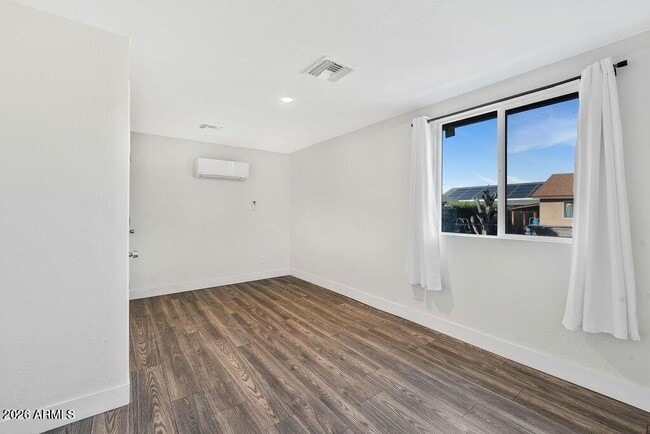 Building Photo - 436 S Oregon St