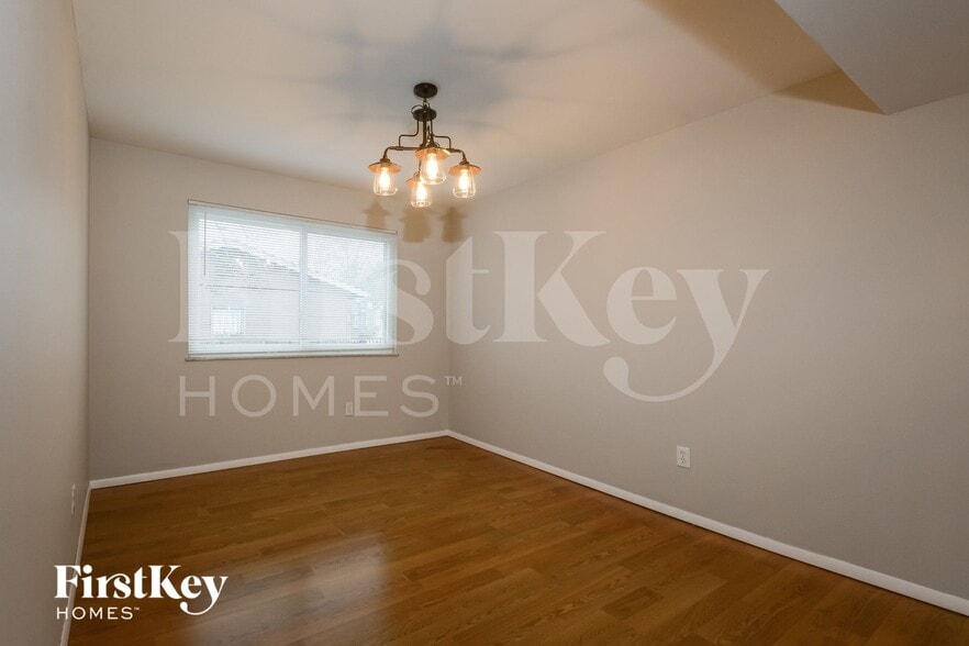 Building Photo - 846 Vlg Mdw Dr