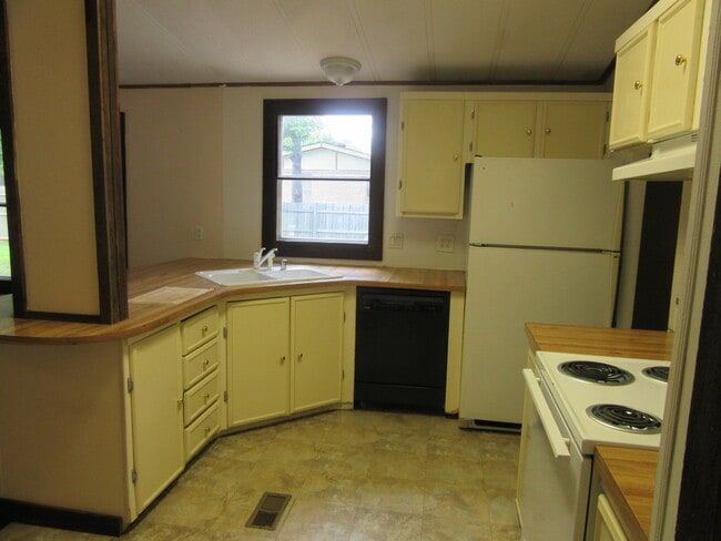 Building Photo - 301 Windmere Cir