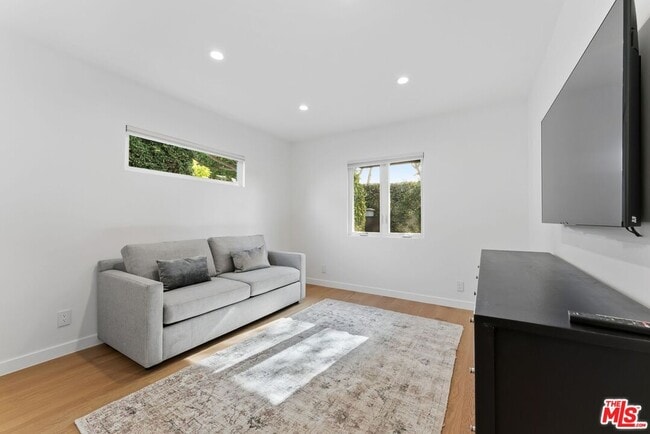 Building Photo - 8833 Ashcroft Ave