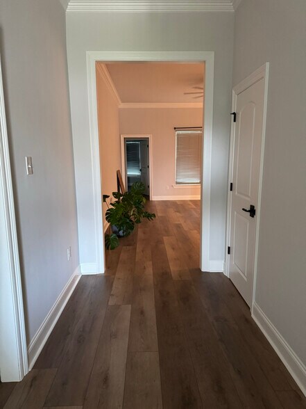 Building Photo - 110 Nandina Dr