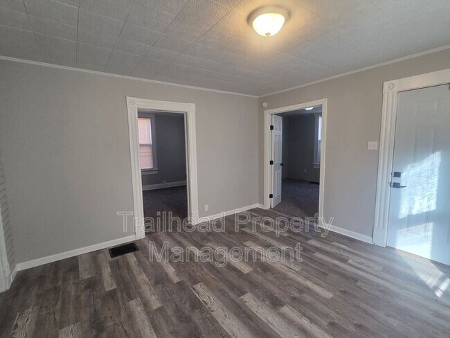 Building Photo - 1024 Roosevelt Ave