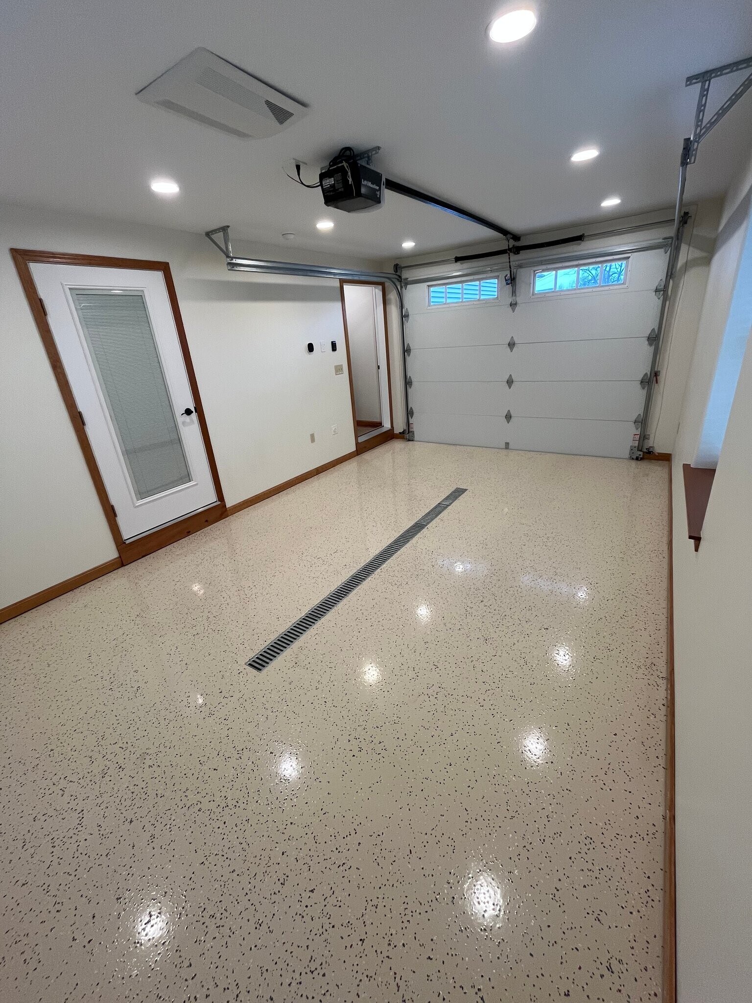 Building Photo - 456 Main St