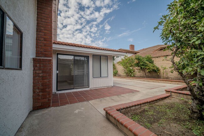 Building Photo - Fountain Valley Family home