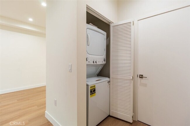 Building Photo - 1212 Viola Ave