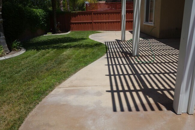 Building Photo - 4 bed Paseo del Sol Home with Downstairs B...