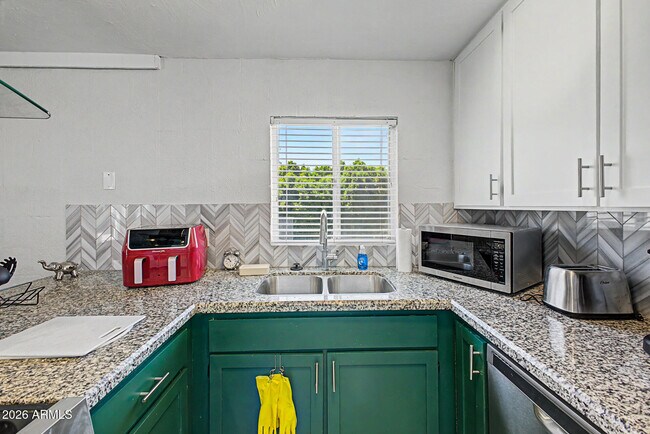 Building Photo - 6240 N 16th St