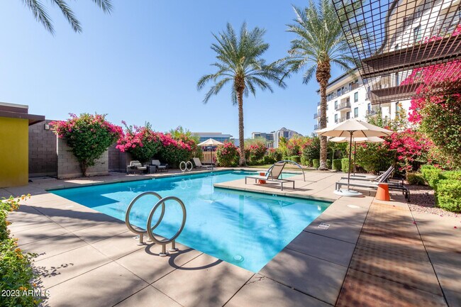 Building Photo - 4737 N Scottsdale Rd