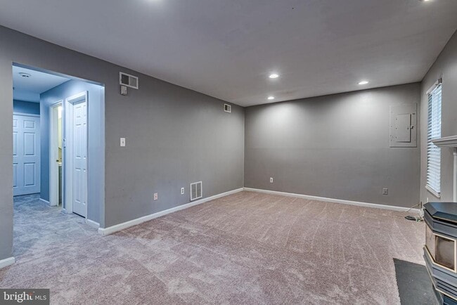 Building Photo - 8508 Blue Bird Woods Ct
