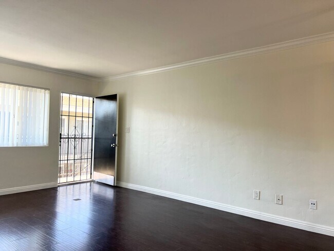 Building Photo - Bright 2 bed 1 bath in Pacific Beach
