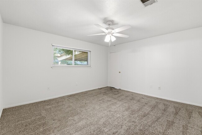 Building Photo - 2115 Oak Shores Dr