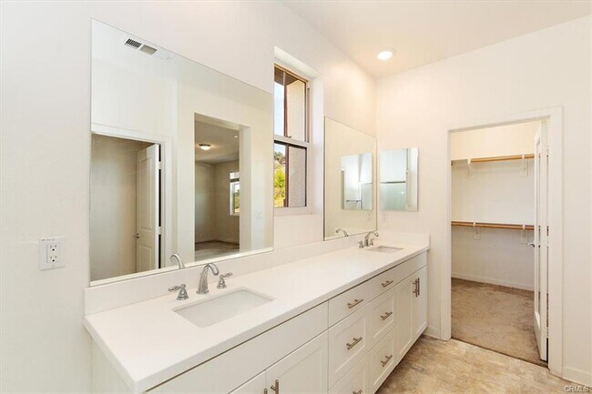 Building Photo - 27351 Bella Ln