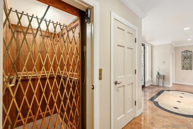 Building Photo - 459 Flores De Oro
