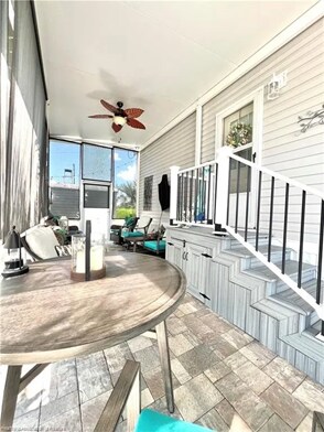 Building Photo - 4637 W Palm Dr