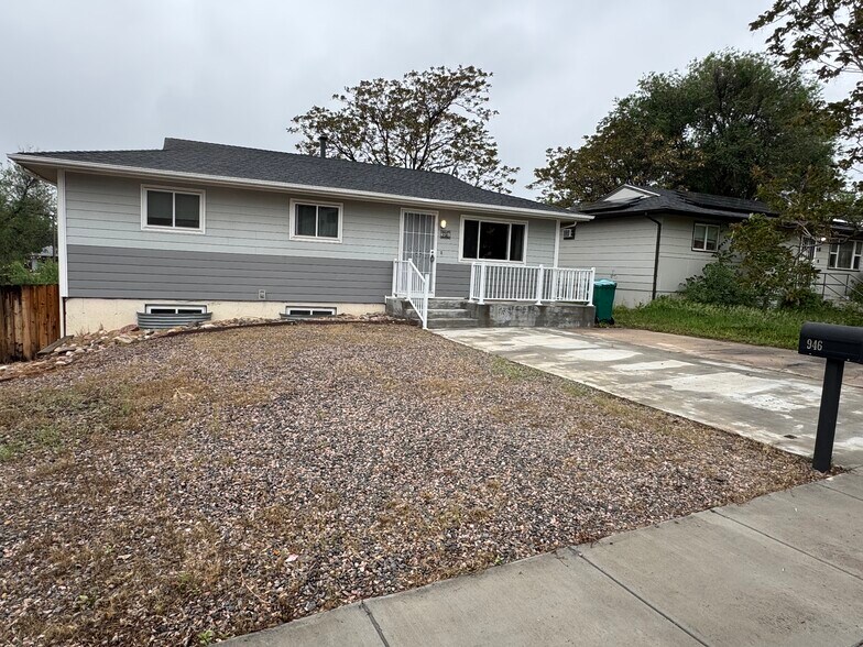 Building Photo - 946 Hutchinson Dr