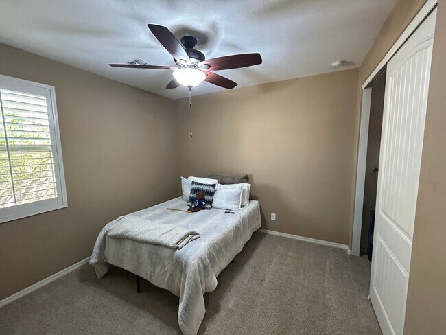 Building Photo - 15747 W Shaw Butte Dr