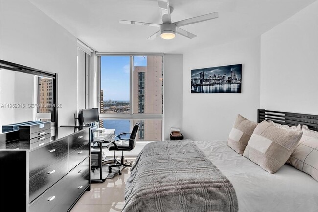 Building Photo - 300 S Biscayne Blvd