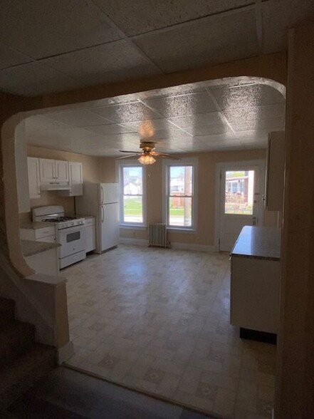 Building Photo - 401 3rd St