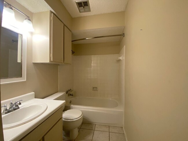 Building Photo - Charming 2 Bedroom, 2.5 Bath Condo, Move-In Ready! Step into this beautifully maintained condo fe...