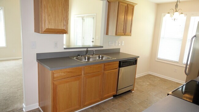 Building Photo - Great lakefront home in Kinderton