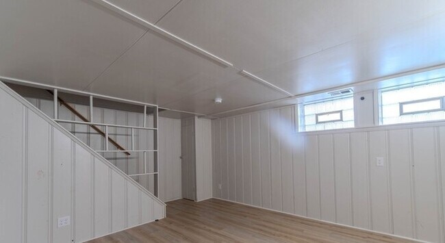 Building Photo - 3 Bedroom Home 21206
