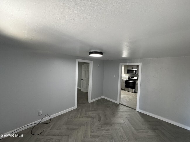 Building Photo - 10277 N Loop Dr
