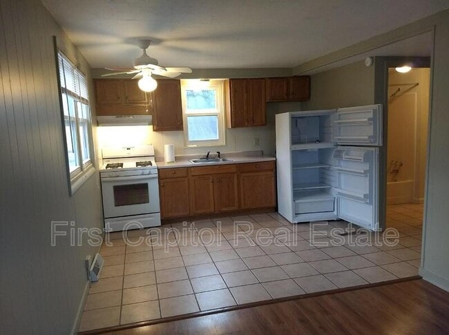 Building Photo - 132 N Main St