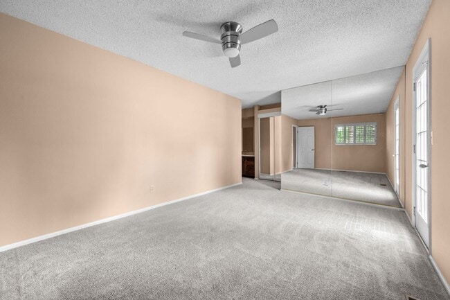 Building Photo - 2 Bed 2 Bath  in Heather Ridge