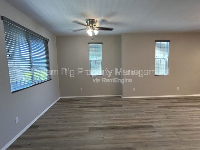 Building Photo - 609 Savi Dr