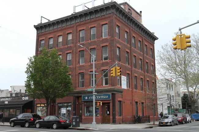 Building Photo - 326-328 Graham Ave