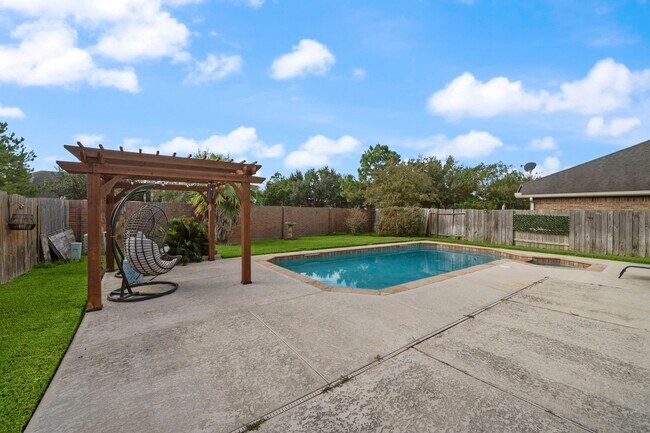 Building Photo - 9431 Thurber Ridge Dr