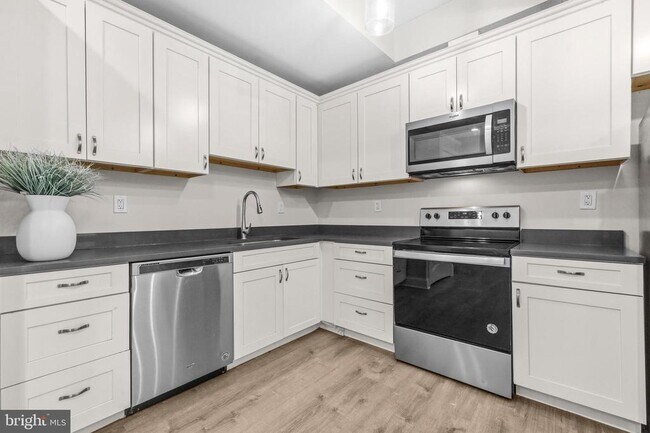 Building Photo - 3928 14th St NW