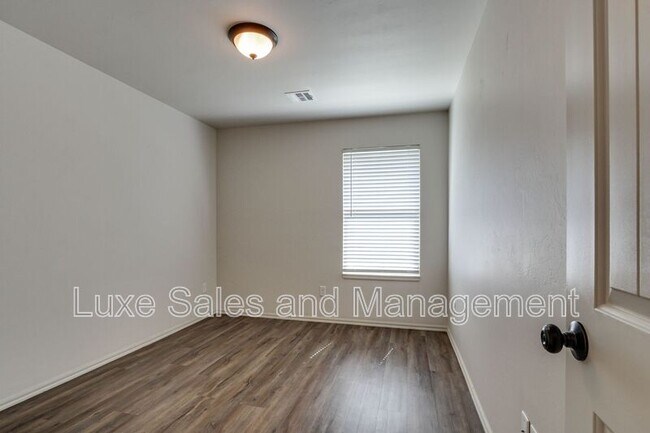 Building Photo - 437 Chalk Hill Ct