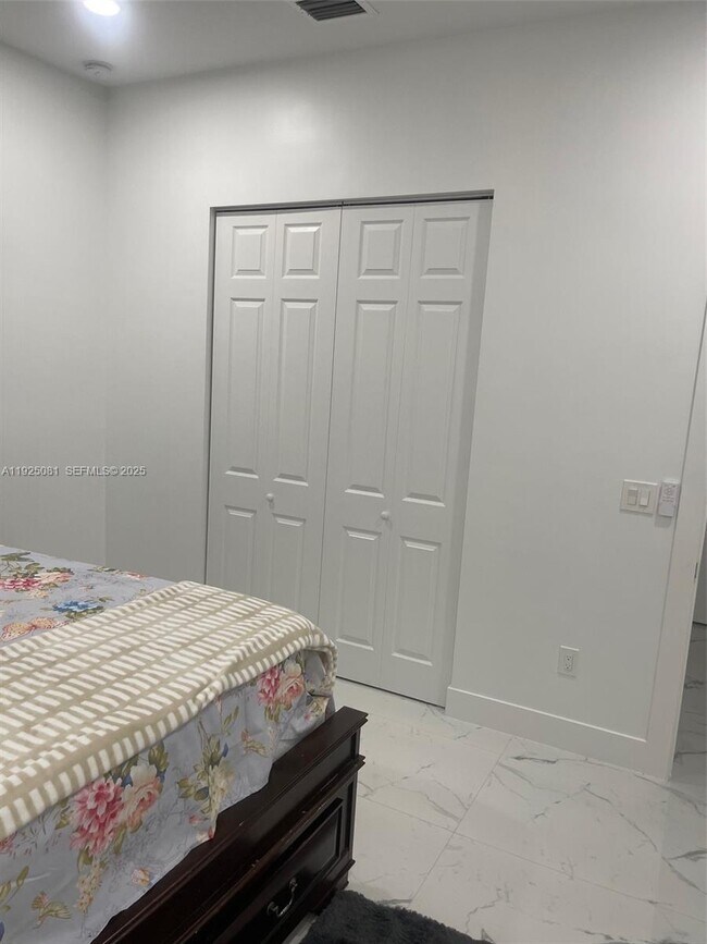 Building Photo - 321 Briggs