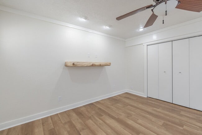 Building Photo - Beautiful Tech Terrace Home! Full of Chara...