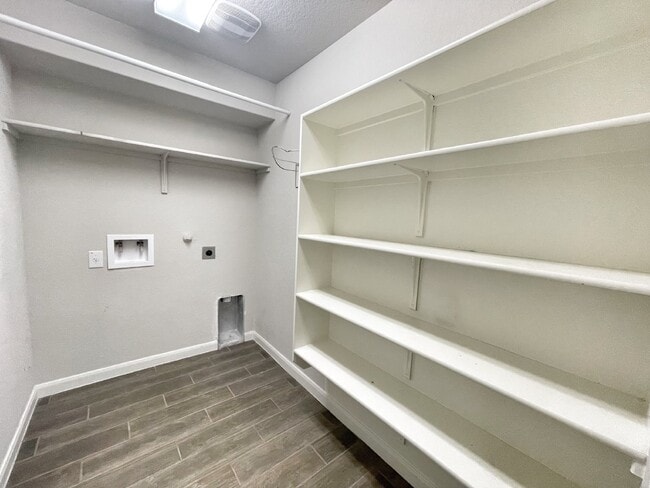 Building Photo - Charming single story 3-bedroom 2-bath hom...