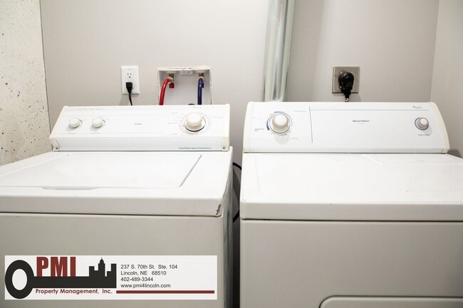 Building Photo - 820 S 38th St