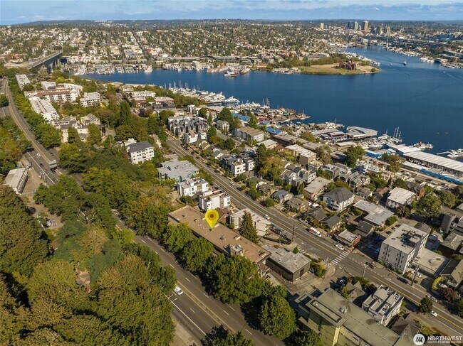 Building Photo - 2Bd/2Ba Seattle Condo