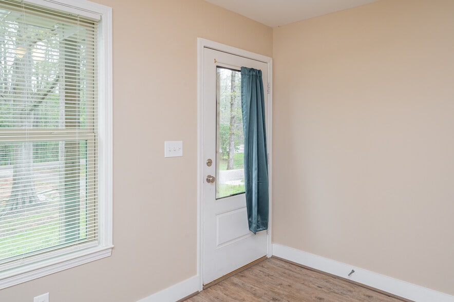 Building Photo - 2005 Coldwater Rd