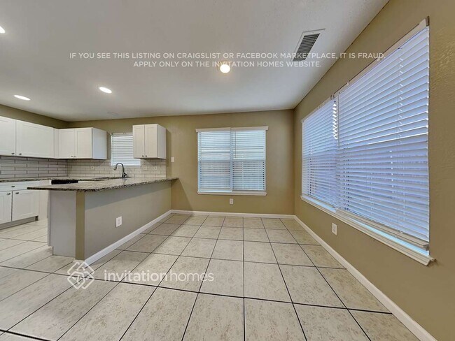 Building Photo - 8618 Fairfax Ave