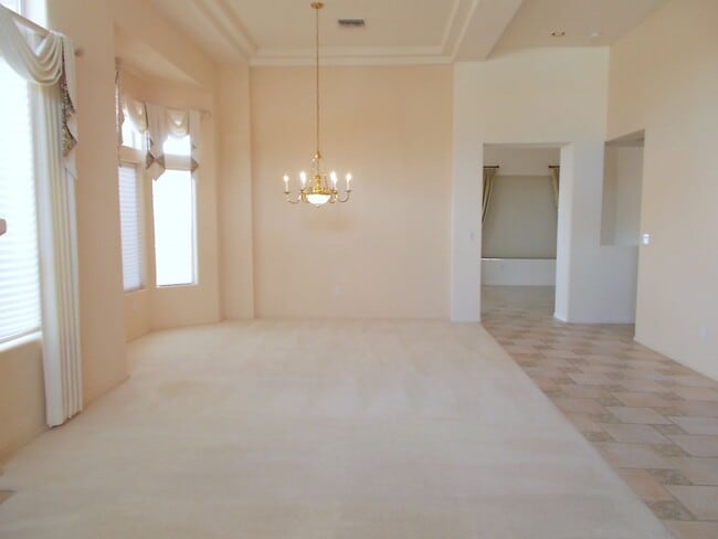 Building Photo - Single-Story Townhome with Golf Course Views in Summerlin