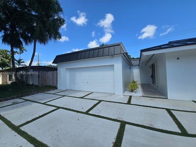 Building Photo - 8404 SW 102nd Pl