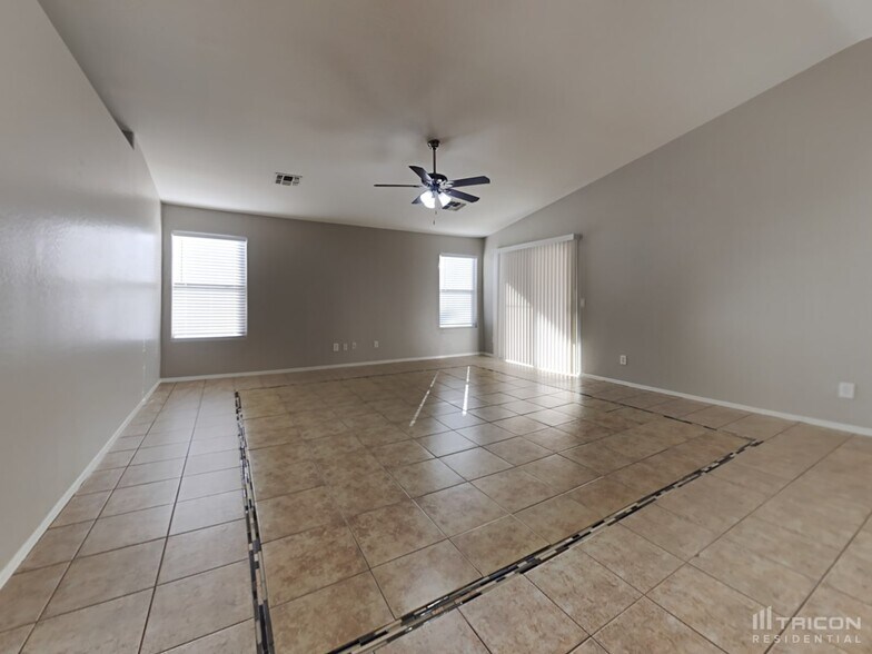 Building Photo - 14131 W Corrine Dr