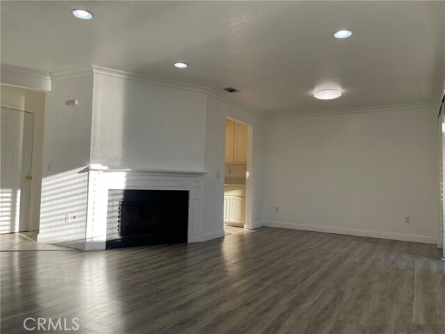 Building Photo - 1830 N Vineyard Ave