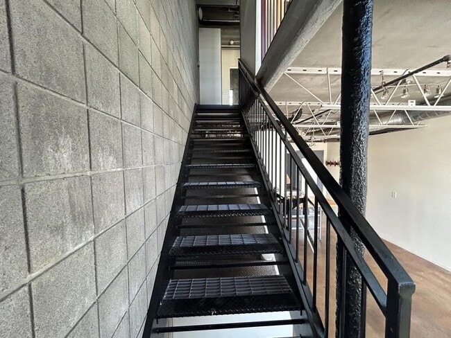 Building Photo - 360 W 300 S