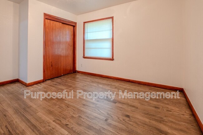 Building Photo - 616 E Bouse Dr