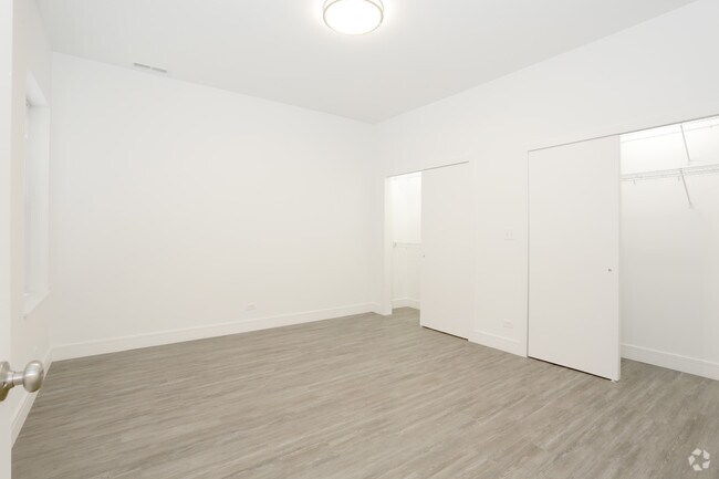 6 Bedroom - First Bedroom - 5487-5491 S. Hyde Park Boulevard
