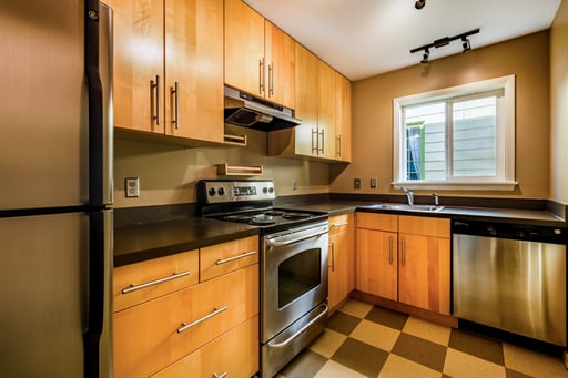 Building Photo - Perfectly located 2 bed/1 bath lower unit duplex in Ballard for $2650 available for move in!